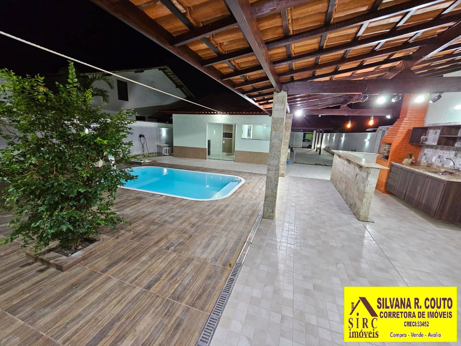 Casa à venda com 4 quartos, 360m² - Foto 1